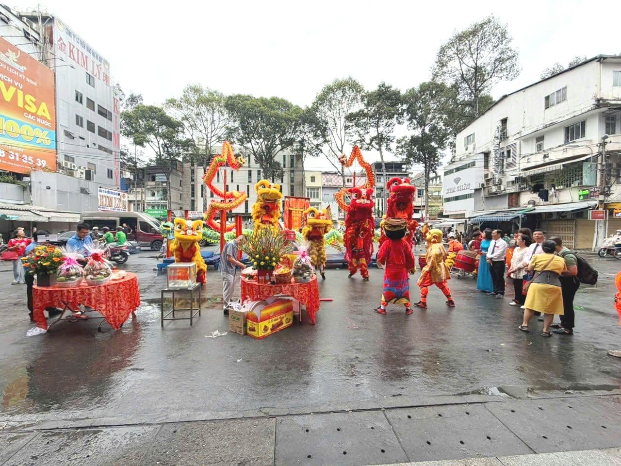 Farmers harvesting berries